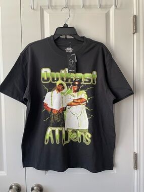 Black Graphic Outkast 'ATLiens' Short-Sleeve T-Shirt